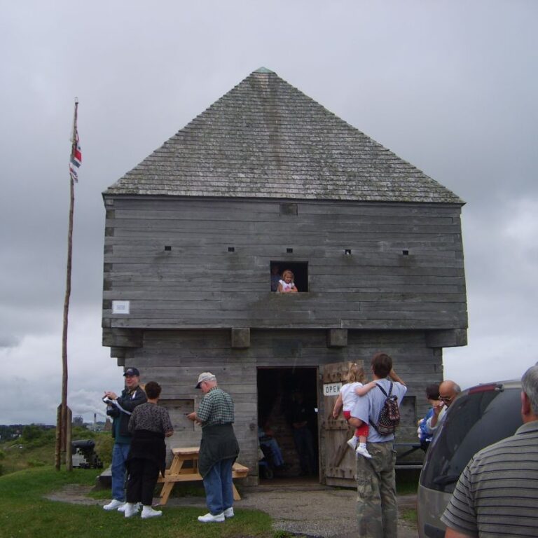 מצודת עץ קנדית שהגנה על חופי האטלנטי מהאמריקנים
