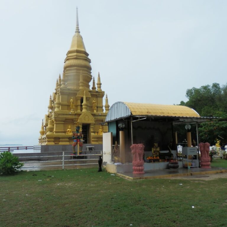 מקדשון באי קוסמוי, תאילנד