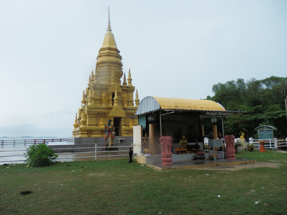 מקדשון באי קוסמוי, תאילנד