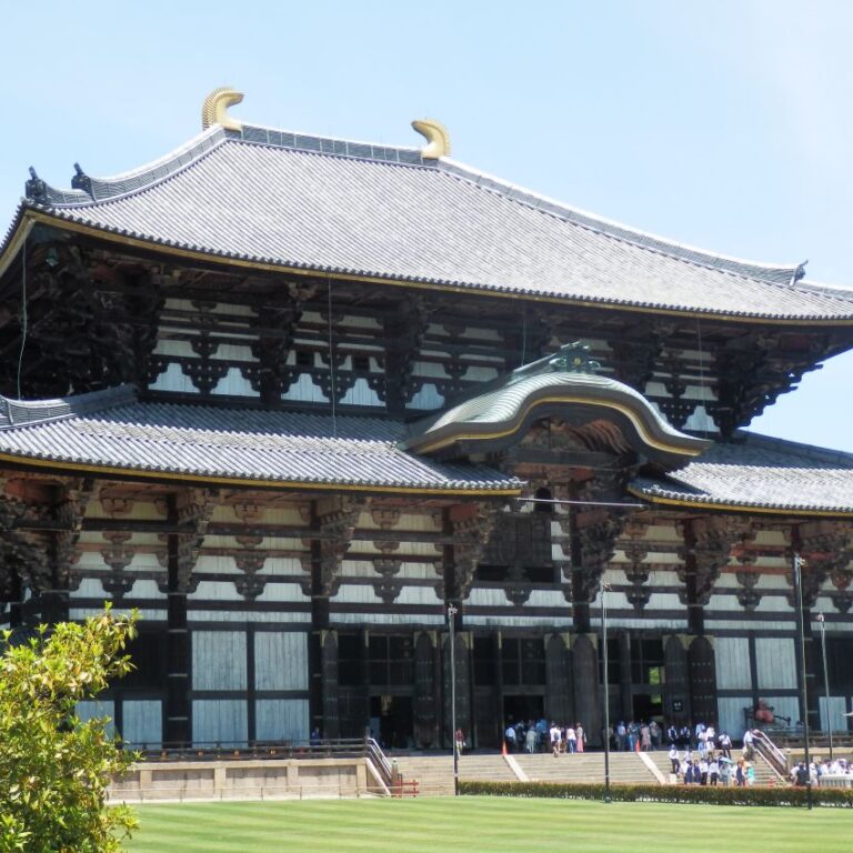 מקדשי ענק יפניים