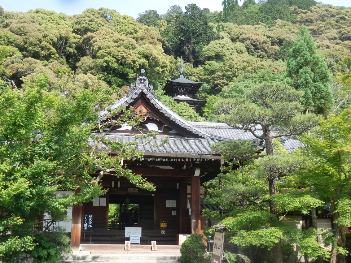 מקדשים יפנים בצלע ההר