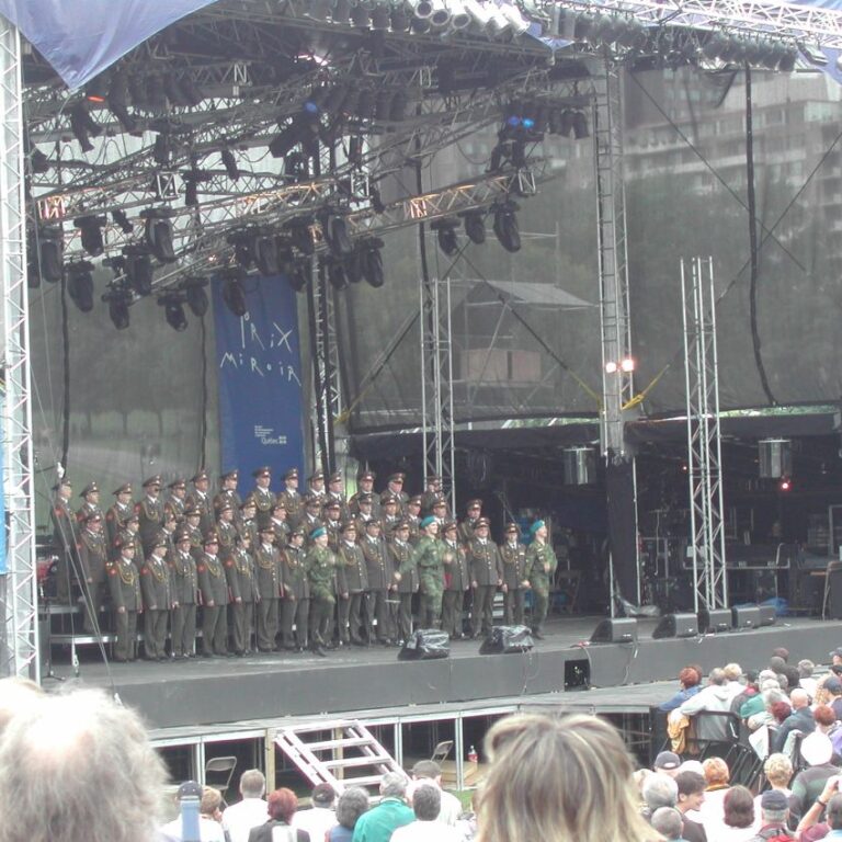 מקהלת הצבא הרוסי מופיעה בקוויבק בפסטיבל מקומי