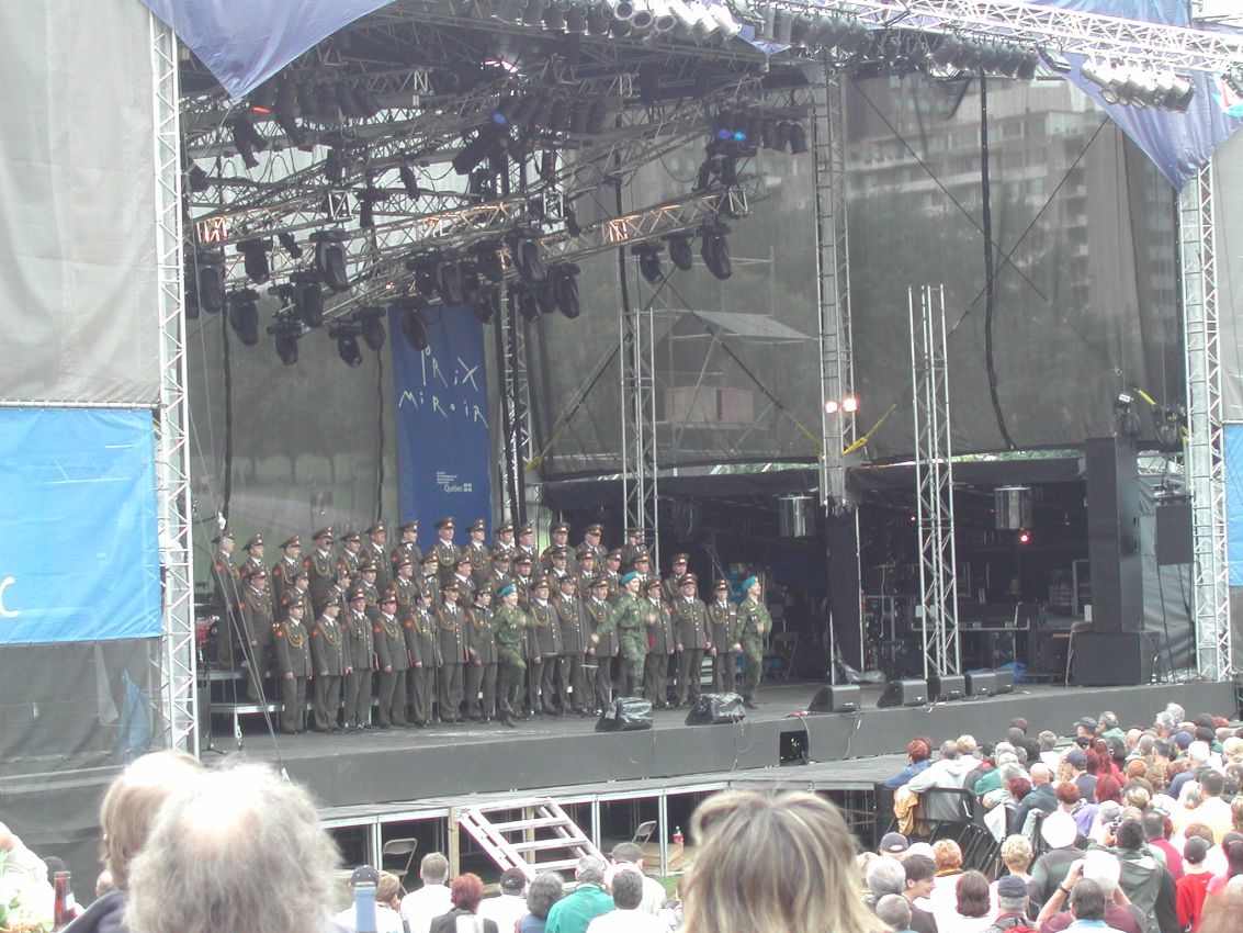 מקהלת הצבא הרוסי מופיעה בקוויבק בפסטיבל מקומי