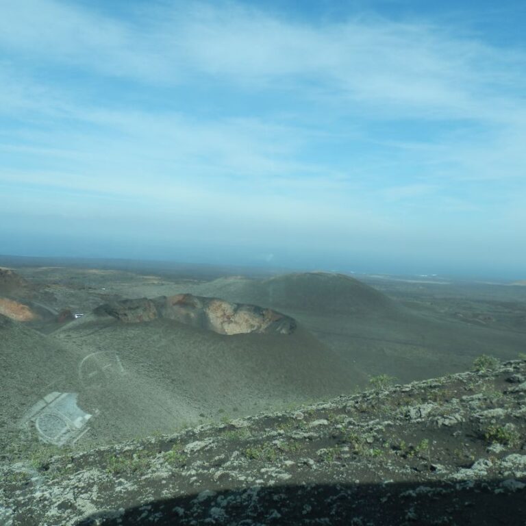 מראה פני הירח על האי לאנזרוט