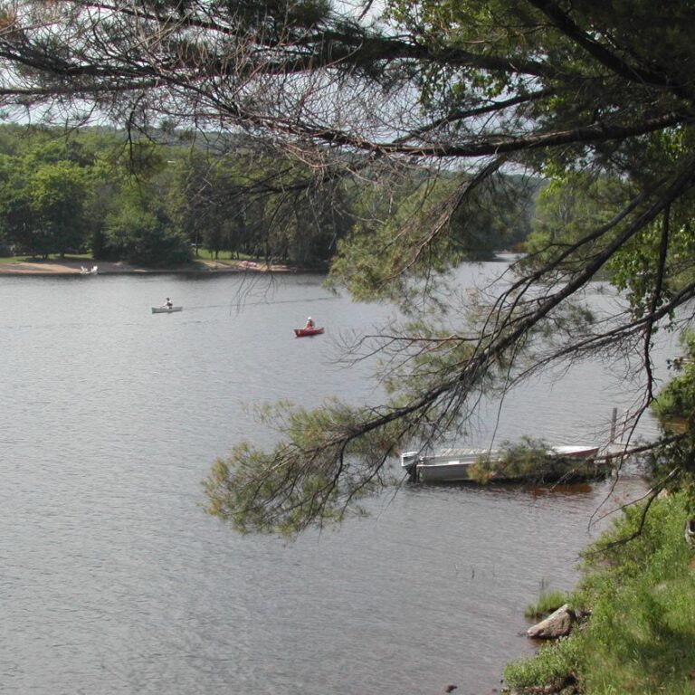 נוף בשמורה אינדיאנית בקנדה