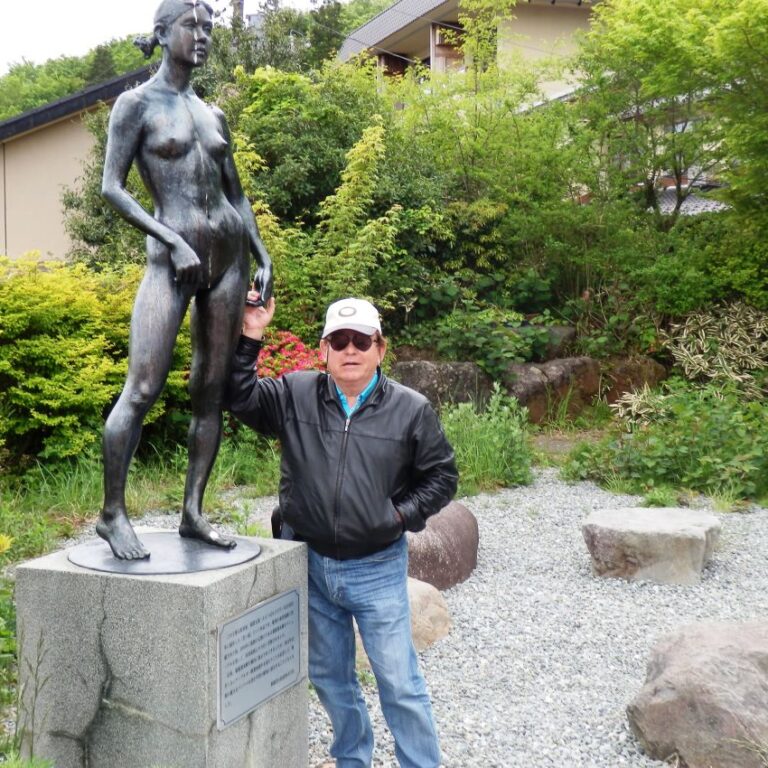 נעזר בידה של יפנית מנחושת