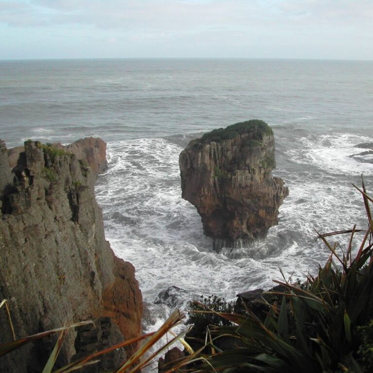 סלע נלחם בים באי הצפוני