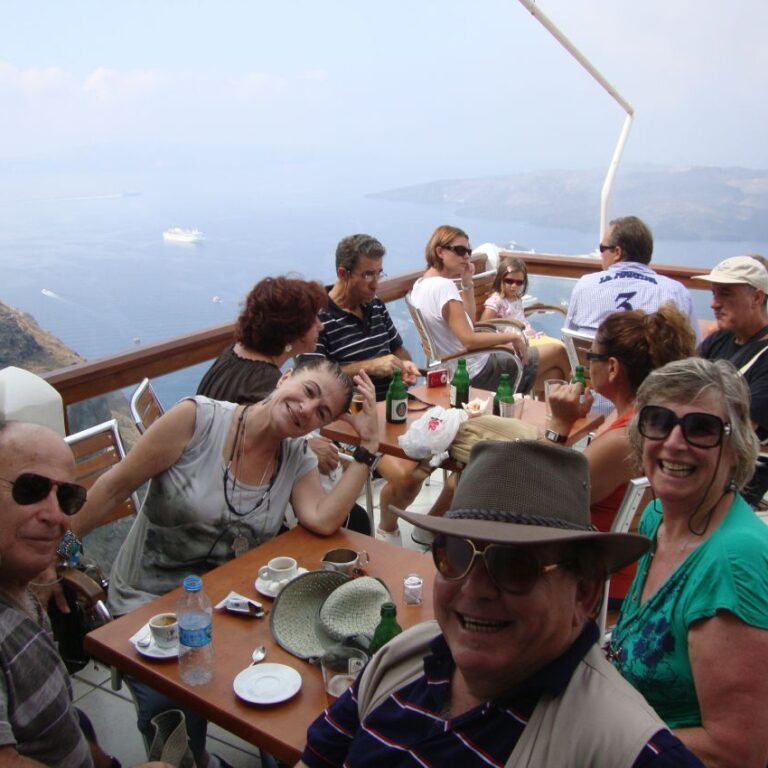 מנוחה באי היווני היפה ביותר-סנטוריני