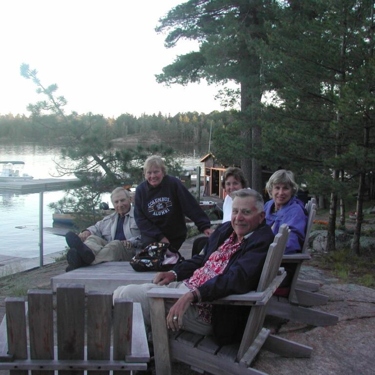 עם אדמירל וגנרל ששימש יועצו הצבאי של הנשיא ריגן שבילו בחברתנו באי הדייגים , שניהם למדו יחד בווסט פוינט בזמנו