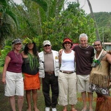 עם חברים פולינזים