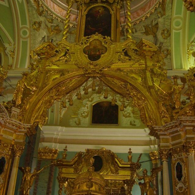 עמים משקיעים את מיטב ממונם בקישוטי זהב בכנסיות ובמקדשים שלהם והעם לרוב נותר רעב