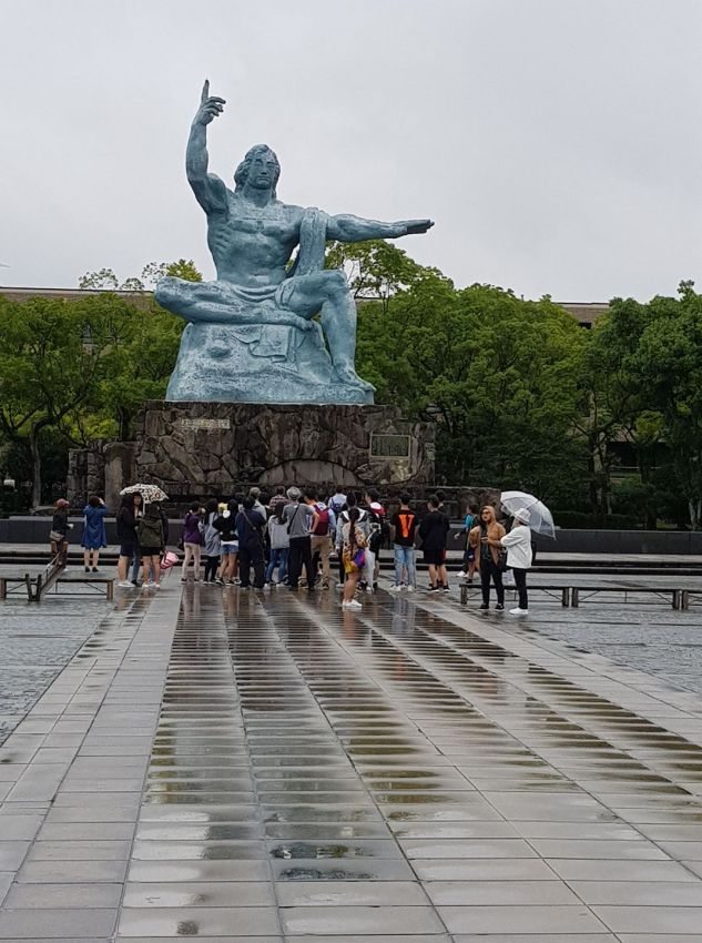פסל השלום בגראונד זירו בנגסקי שם הוטלה פצצת האטום השניה וחיסלה כ-150000 יפנים
