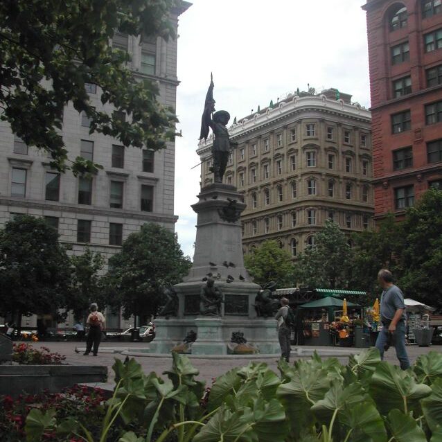 פסלו של ז'ק קרטייה , מייסד קנדה הצרפתית