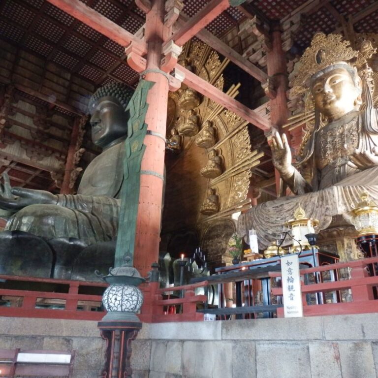 פסלי ענק במקדשי קיוטו