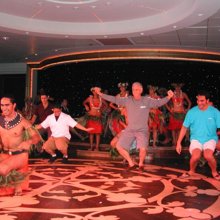 ריקודים פולינזים על הספינה