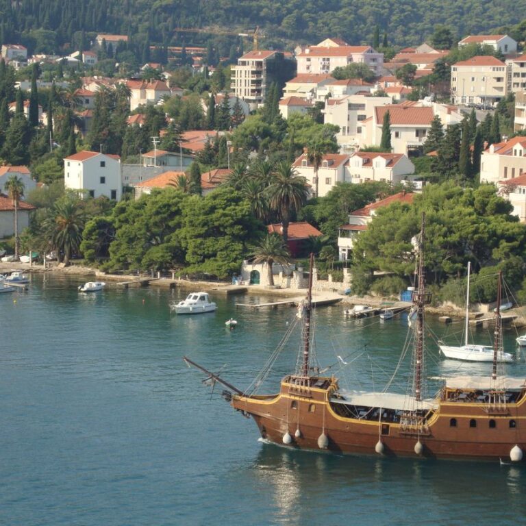 רפליקה של ספינה עתיקה בעיר ויגו צפון ספרד