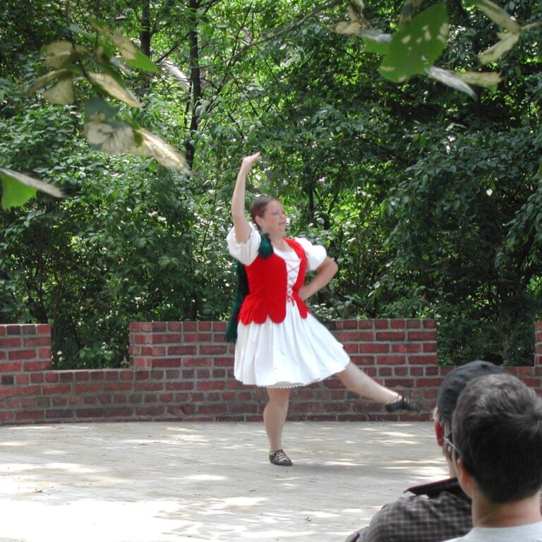 רקדנית קנדית כבדה במקצת