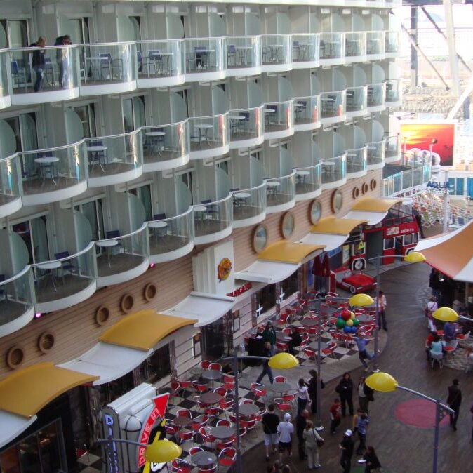 שדרת הילדים בספינה הגדולה בעולם "אואזיס אוף דה סי"