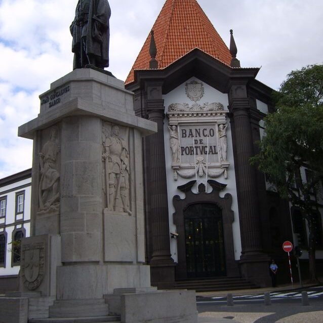 פסלים של קדושים פורטוגזים ממוקמים בהרבה מקומות בפורטוגל