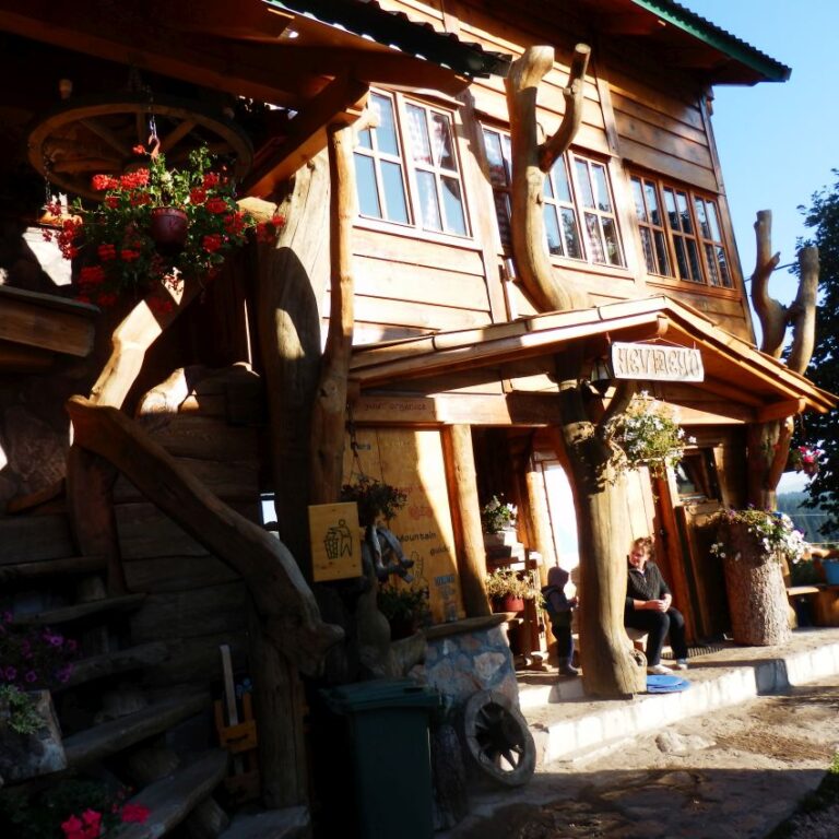 בקתת אירוח במרומי הרי מונטה נגרו