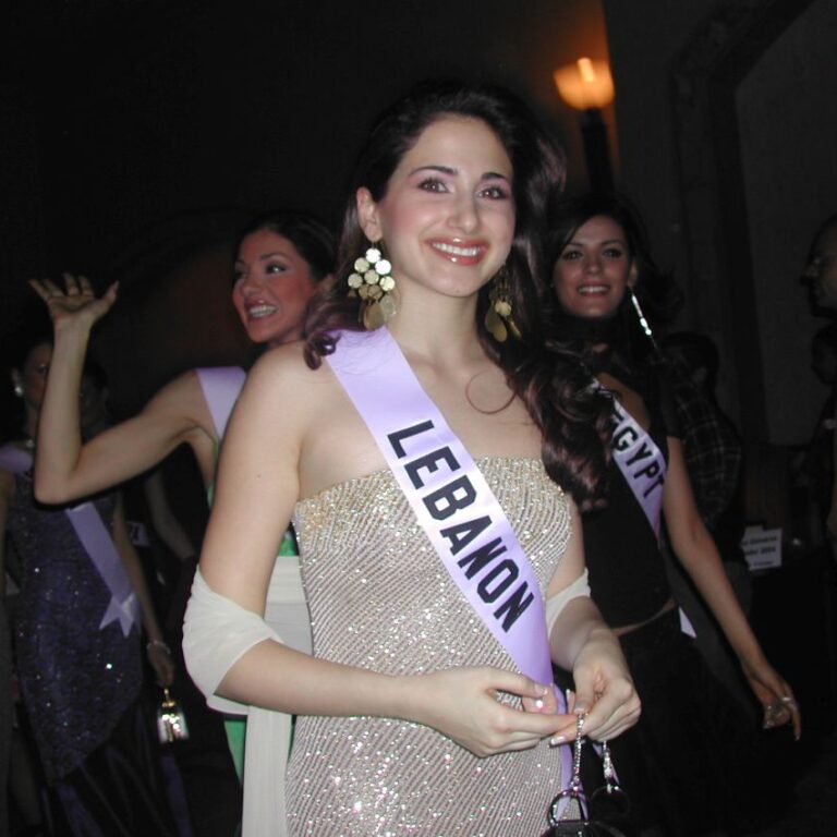 גם מלכת היופי של לבנון מחייכת אלי