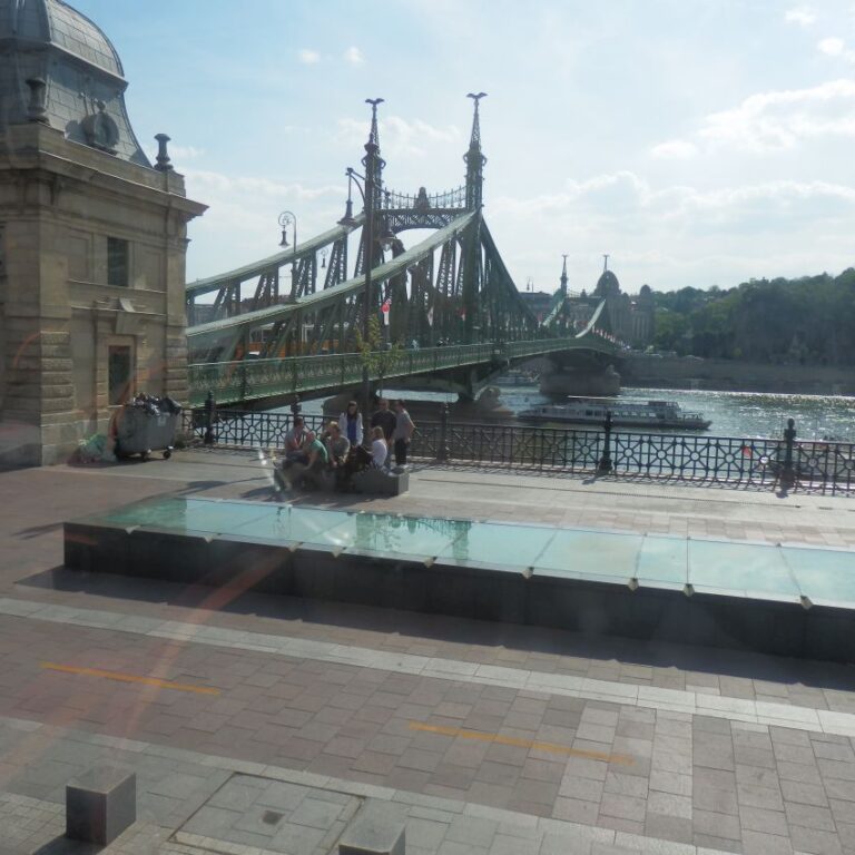 גשר החרות שהוקם ב-1896