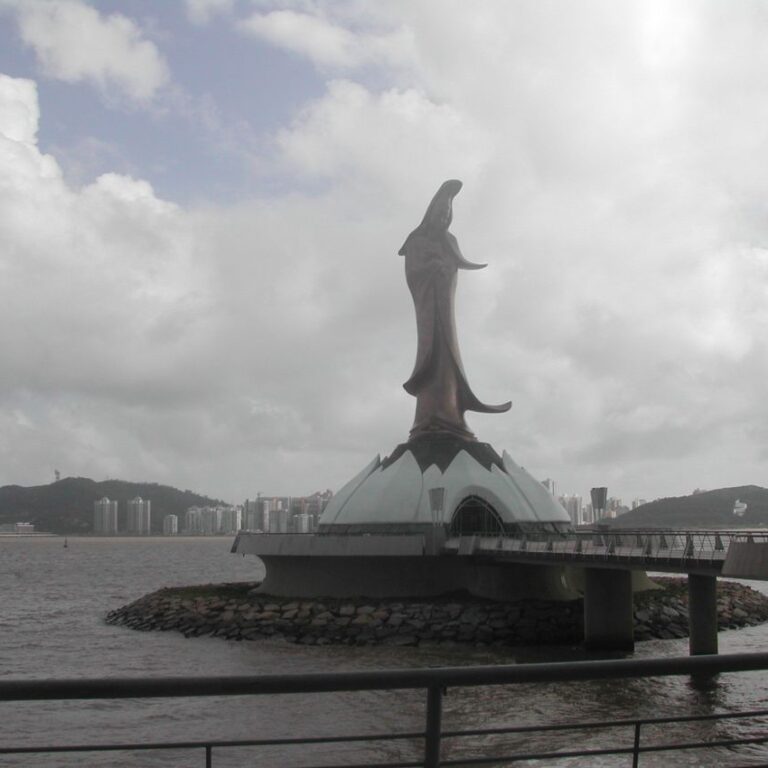 האלה השומרת על מאקאו