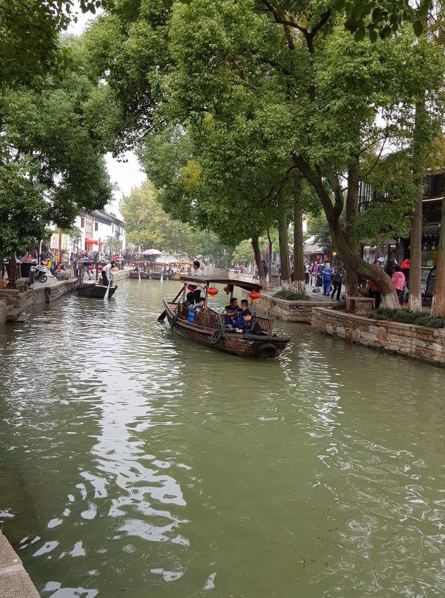 מפליגים בעיירה הסינית שהיא מעין העתק של ונציה