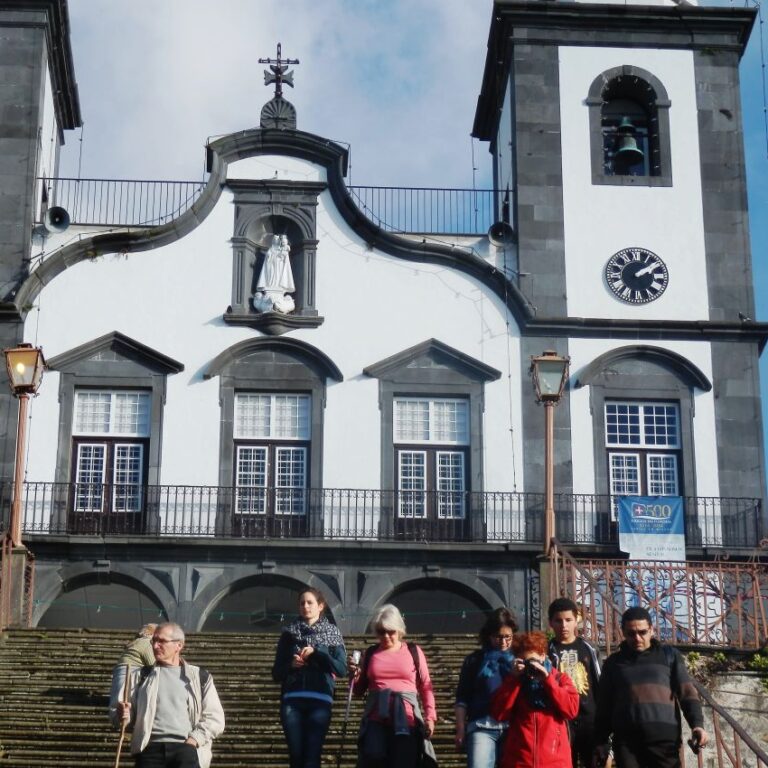 הכנסיה בפונשל, מדירה בה קבור יורש העצר ההבסבורגי שנפטר בעת ביקור במקום