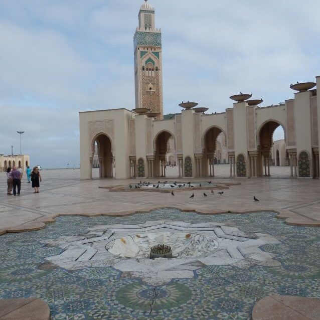 המסגד הגדול בקזבלנקה, מבט מבחוץ