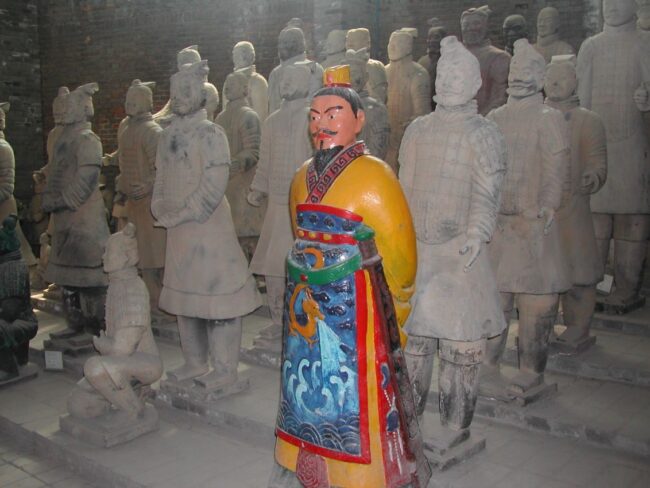 המראה הצבעוני של חיילי החרס לפני שהצבע התחמצן המראה הצבעוני של חיילי החרס לפני שהצבע התחמצן