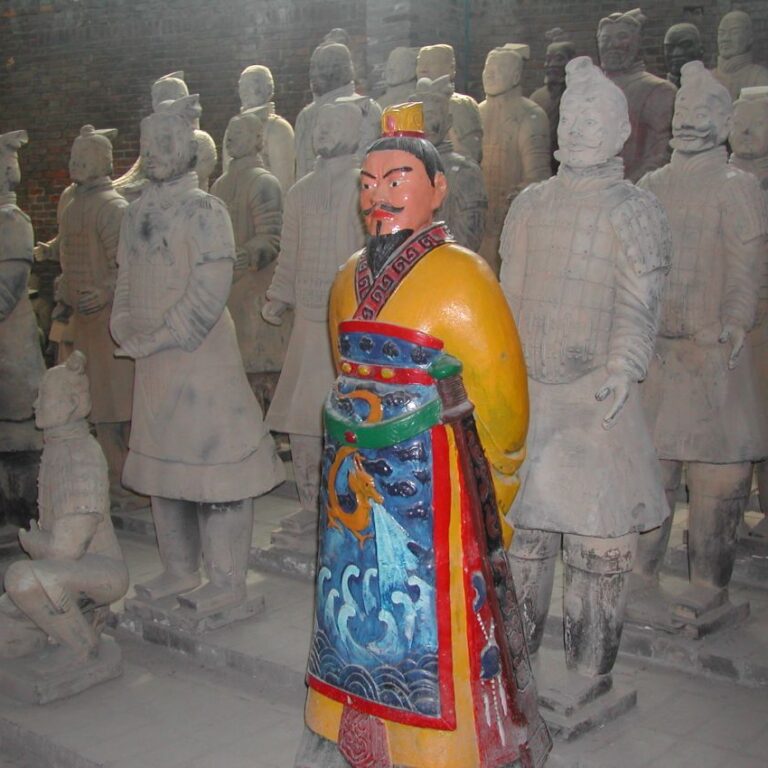 המראה הצבעוני של חיילי החרס לפני שהצבע התחמצן