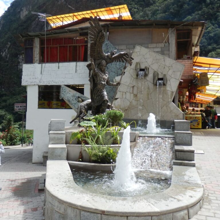 העיירה למרגלות עיר האינקה האבודה