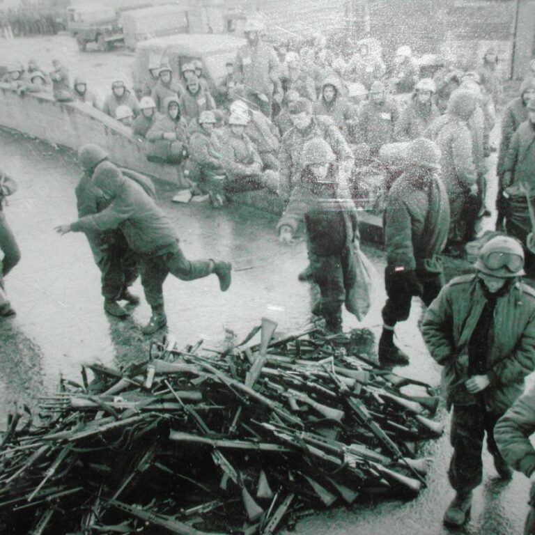 הצבא הארגנטינאי נכנע בפוקלנד