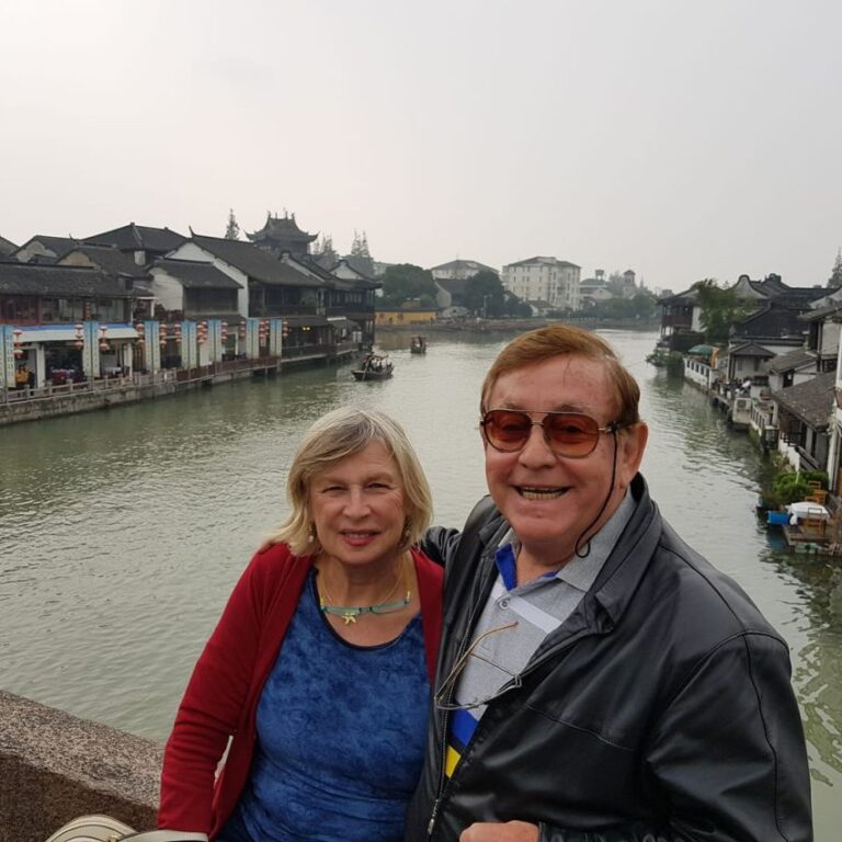 חוגגים בעיר ז'וז'ואנג, ונציה הסינית