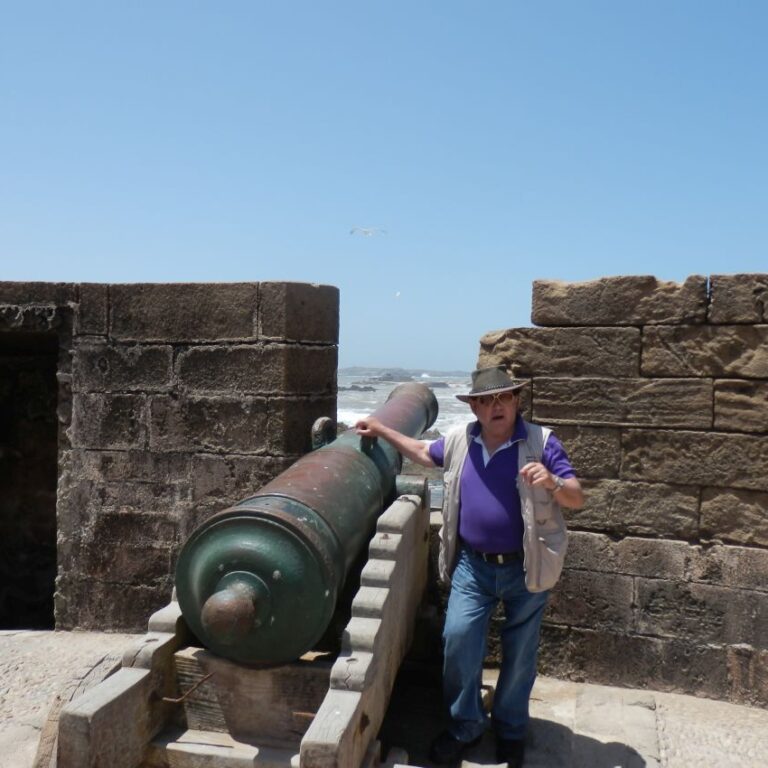 חומת התותחים המגינה על עיר הנמל המרוקנית