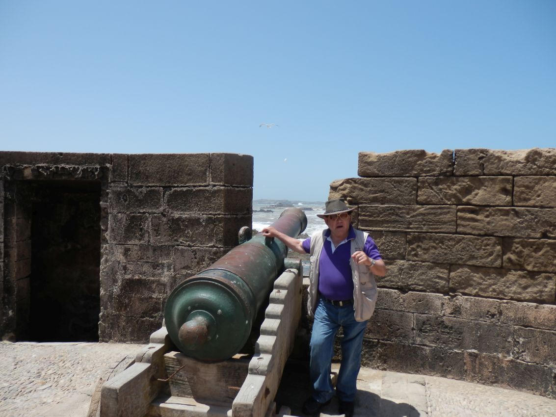 חומת התותחים המגינה על עיר הנמל המרוקנית