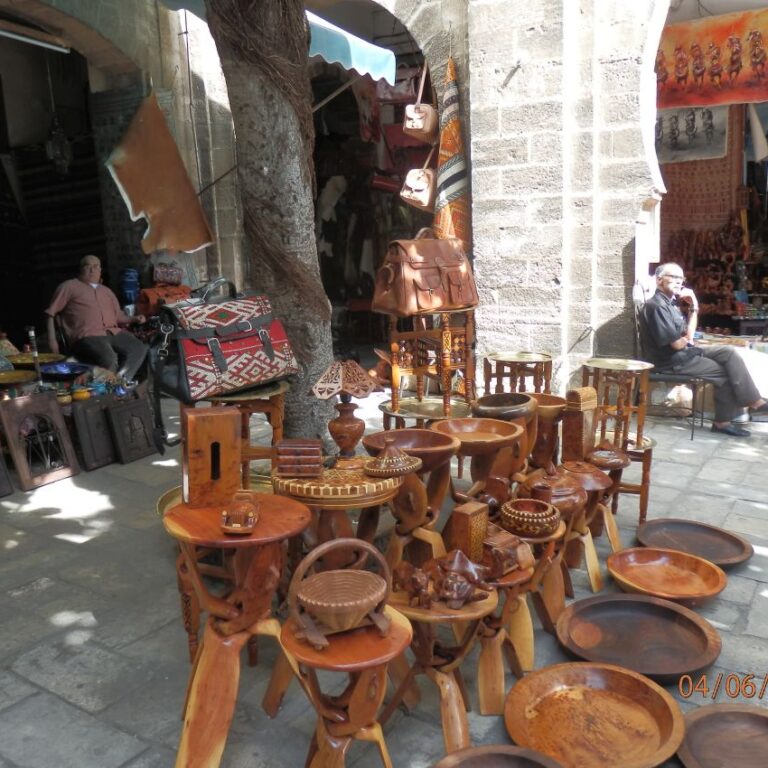 חנות רהיטים מרוקאית בשוק