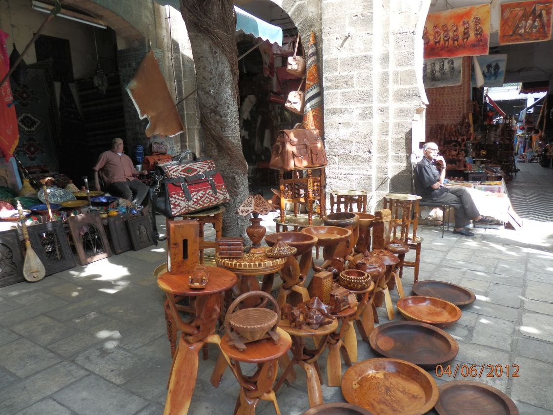 חנות רהיטים מרוקאית בשוק