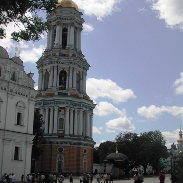 חצר מגדל הפעמונים בקייב