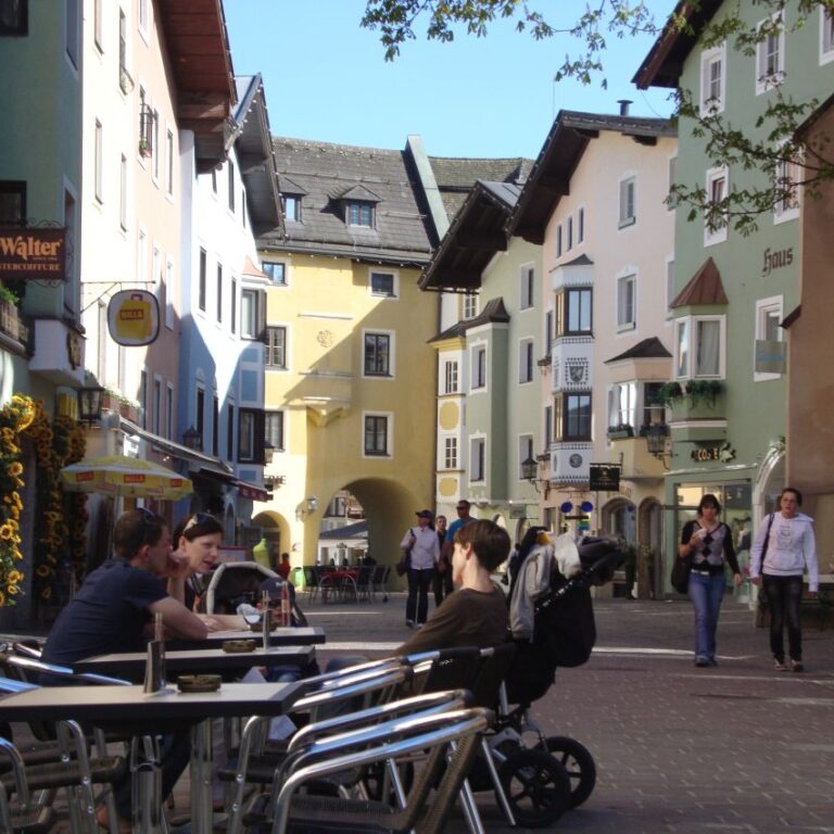 לסעוד בחוצות עיירה מקומית