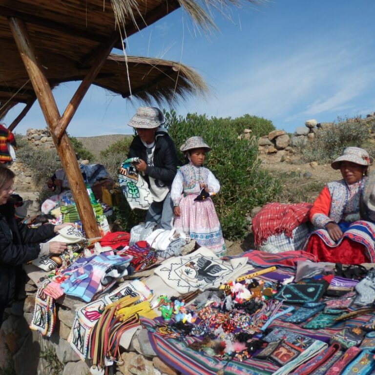 מבחר סחורות אינדיאניות בהרי האנדים-