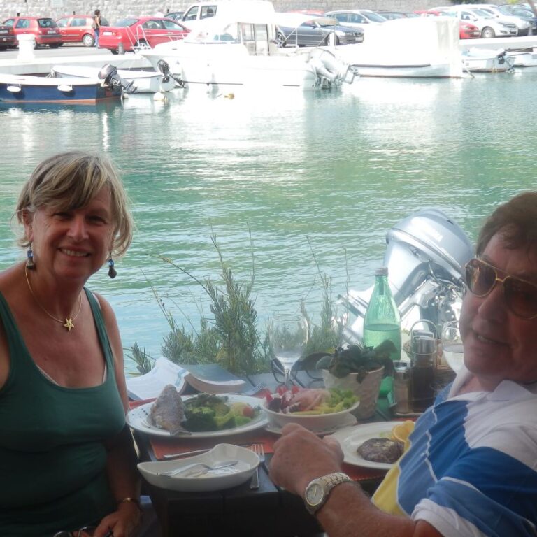 מה רע בארוחה על שפת הים במונטנגרו