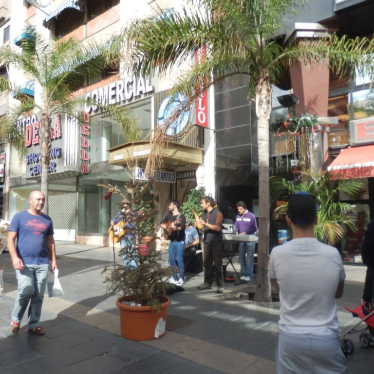 מידרחוב בעיר פונשל באי מדירה