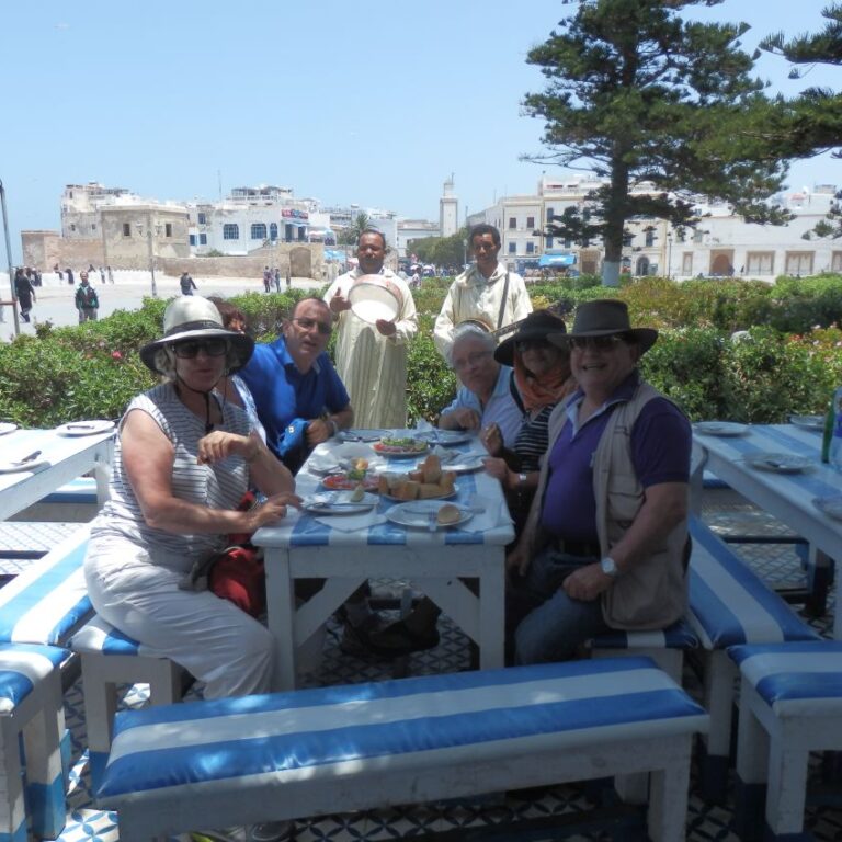 מסעדת דגים מרוקנית על שפת הים