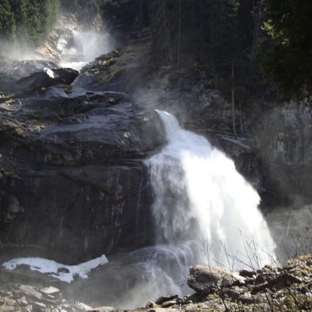 מפלים אוסטרים באביב