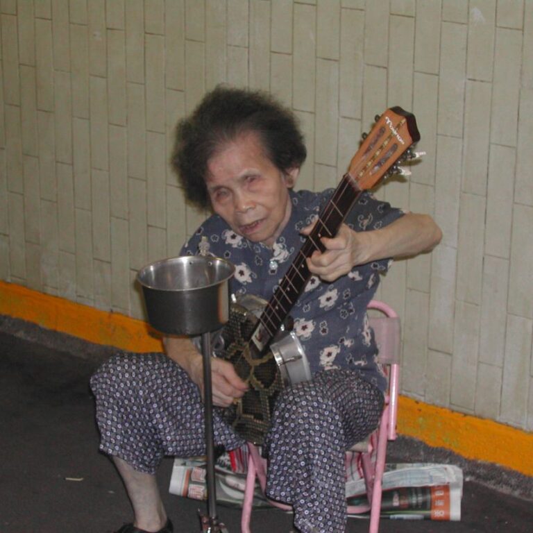 נגנית עיוורת בהונג קונג