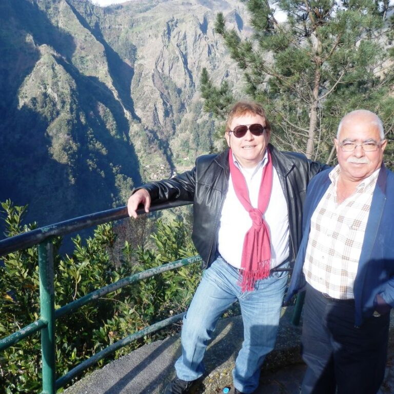 עם הנהג הפורטוגזי שהראה לנו את האי מדירה