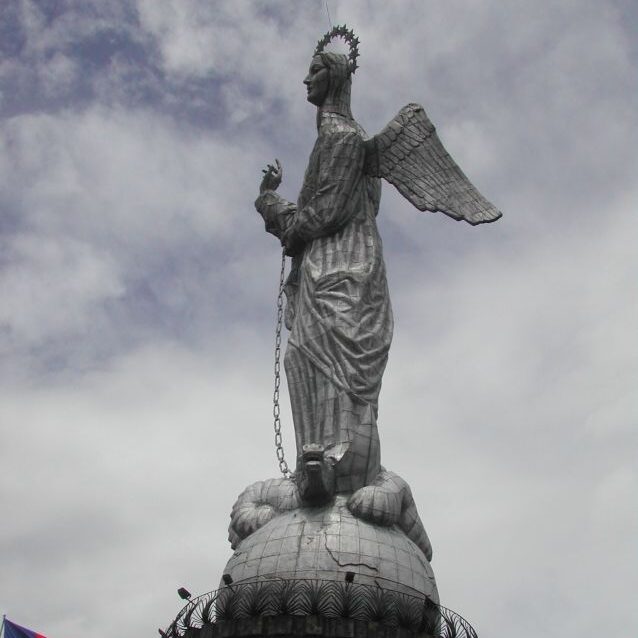 פסל בקיטו המגן על התושבים, לדעתם כמובן!