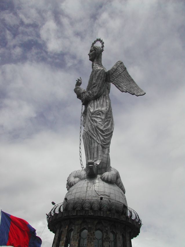 פסל בקיטו המגן על התושבים, לדעתם כמובן!